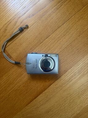 Canon PowerShot SD500 Silver Compact Digital Camera